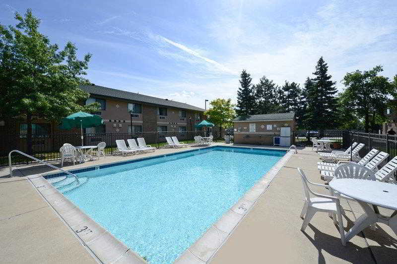 Best Western Detroit Ливония Экстерьер фото